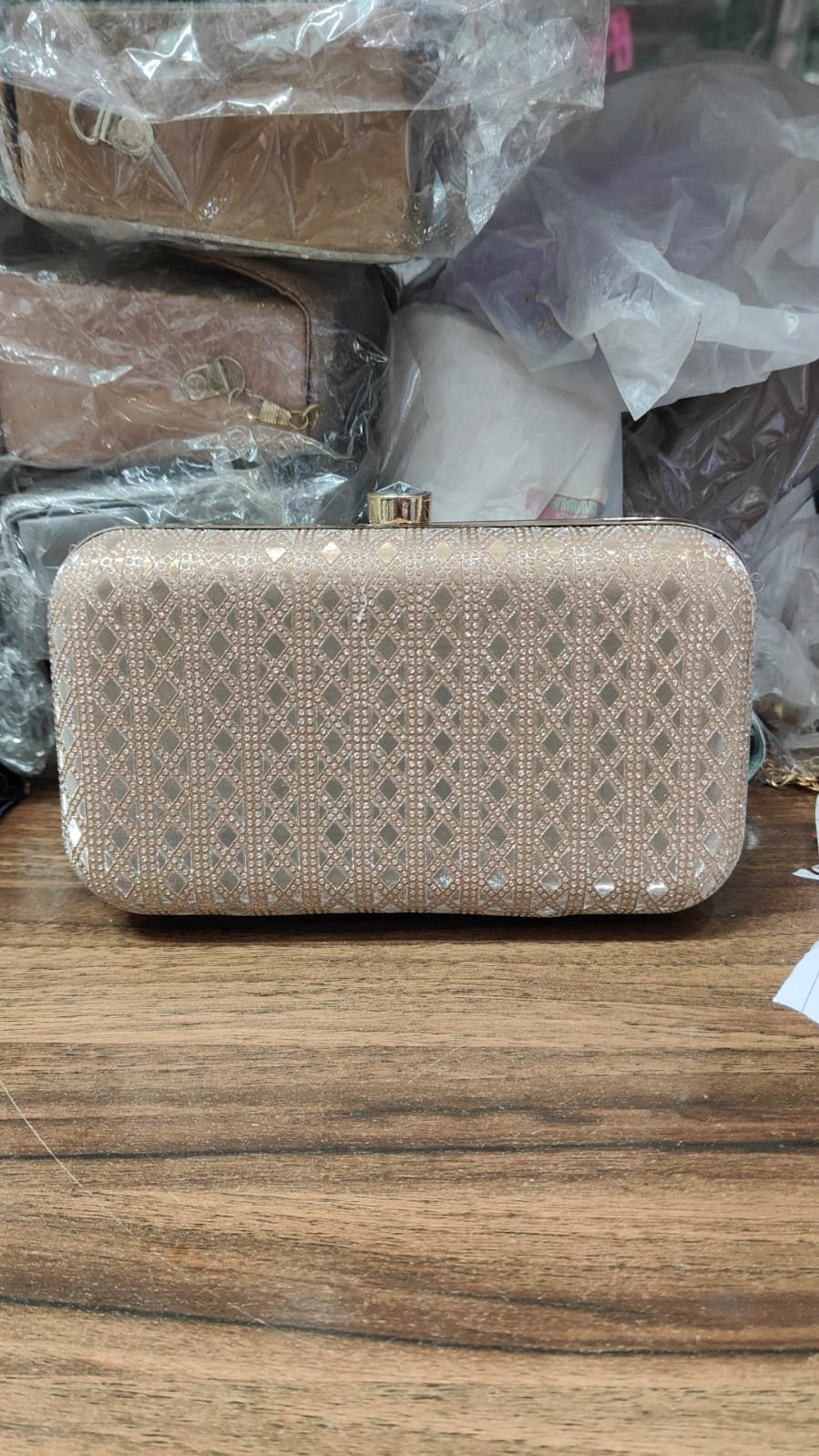 Women’s Luxury Rose Gold Diamond-Pattern Shimmer Box Clutch with Crystal Lock